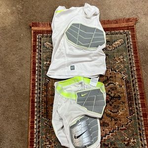 Nike youth football compression set w/pads